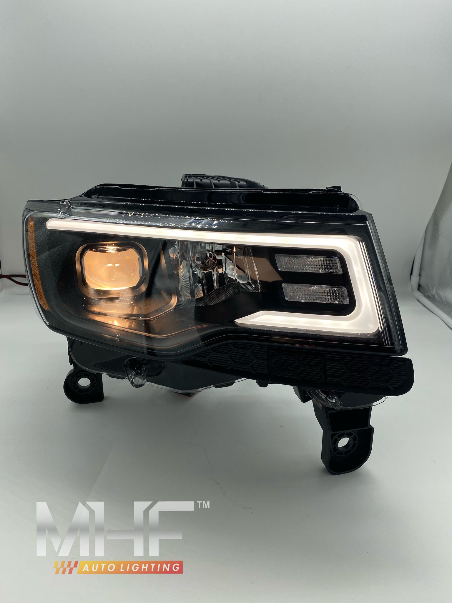 2014-2016 Jeep Grand Cherokee Black Projector switchback headlights